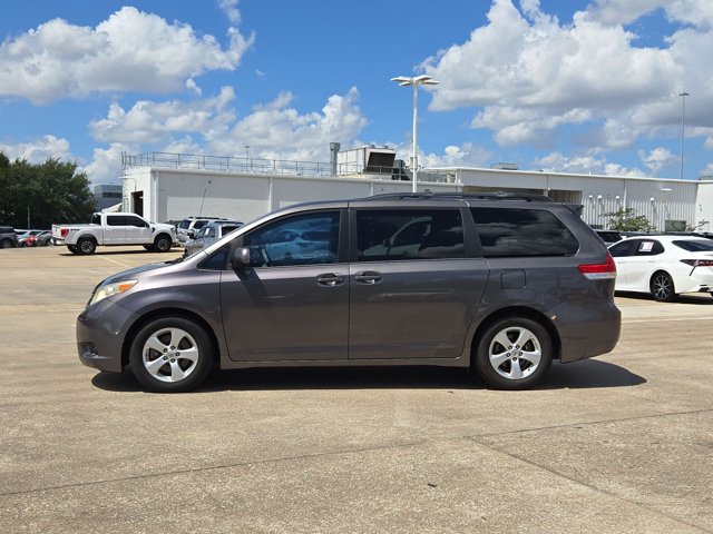 Used 2014 Toyota Sienna LE FWD image 9