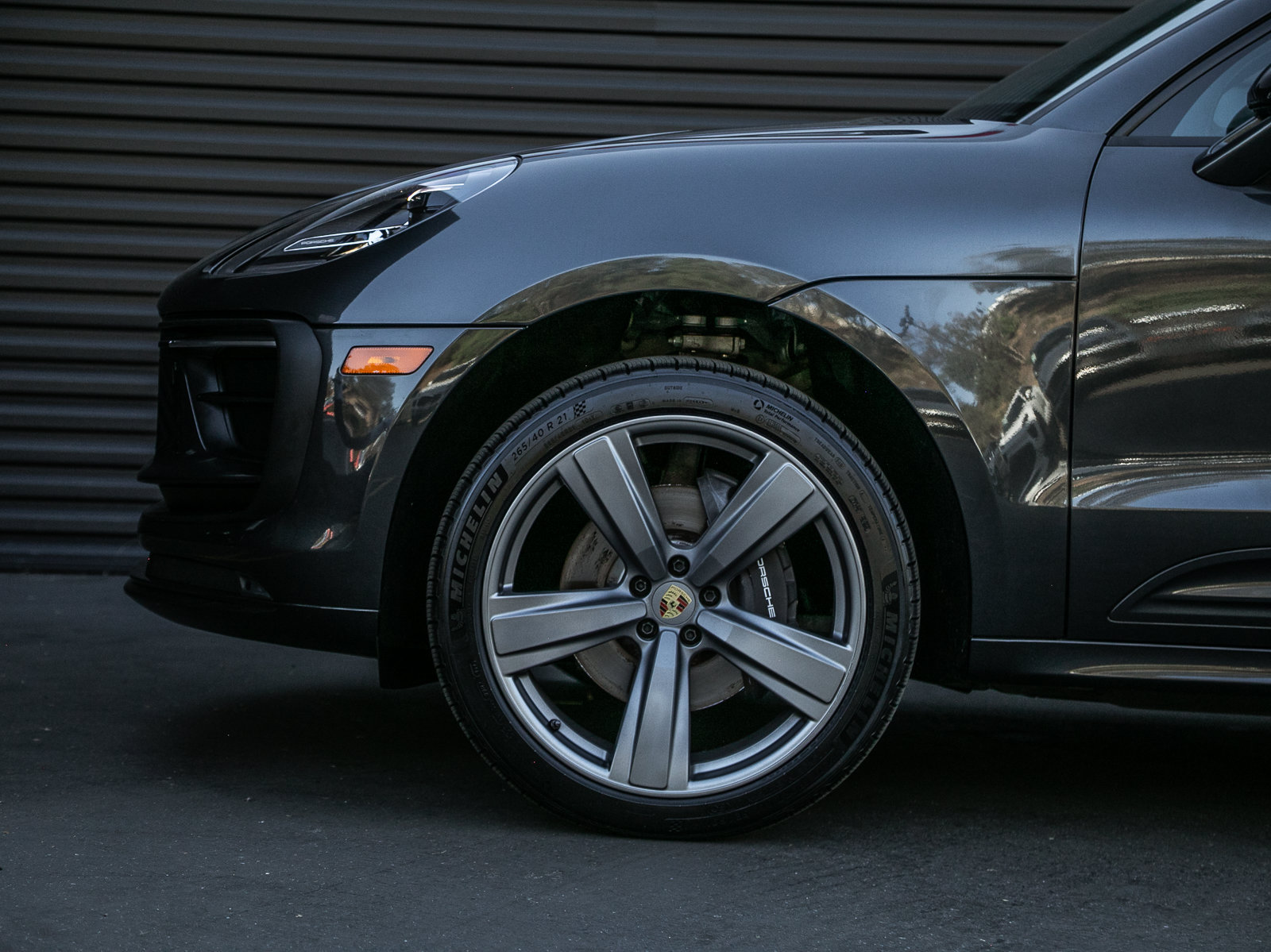 Certified 2023 Porsche Macan AWD/4WD image 16