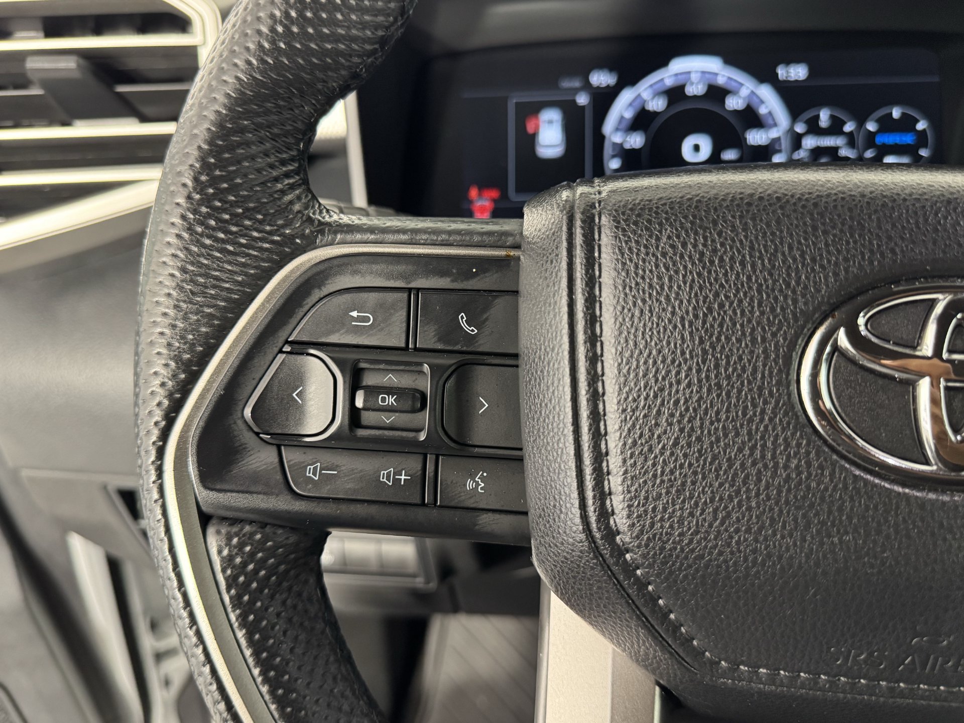 Certified 2025 Toyota Sequoia Limited AWD/4WD image 28