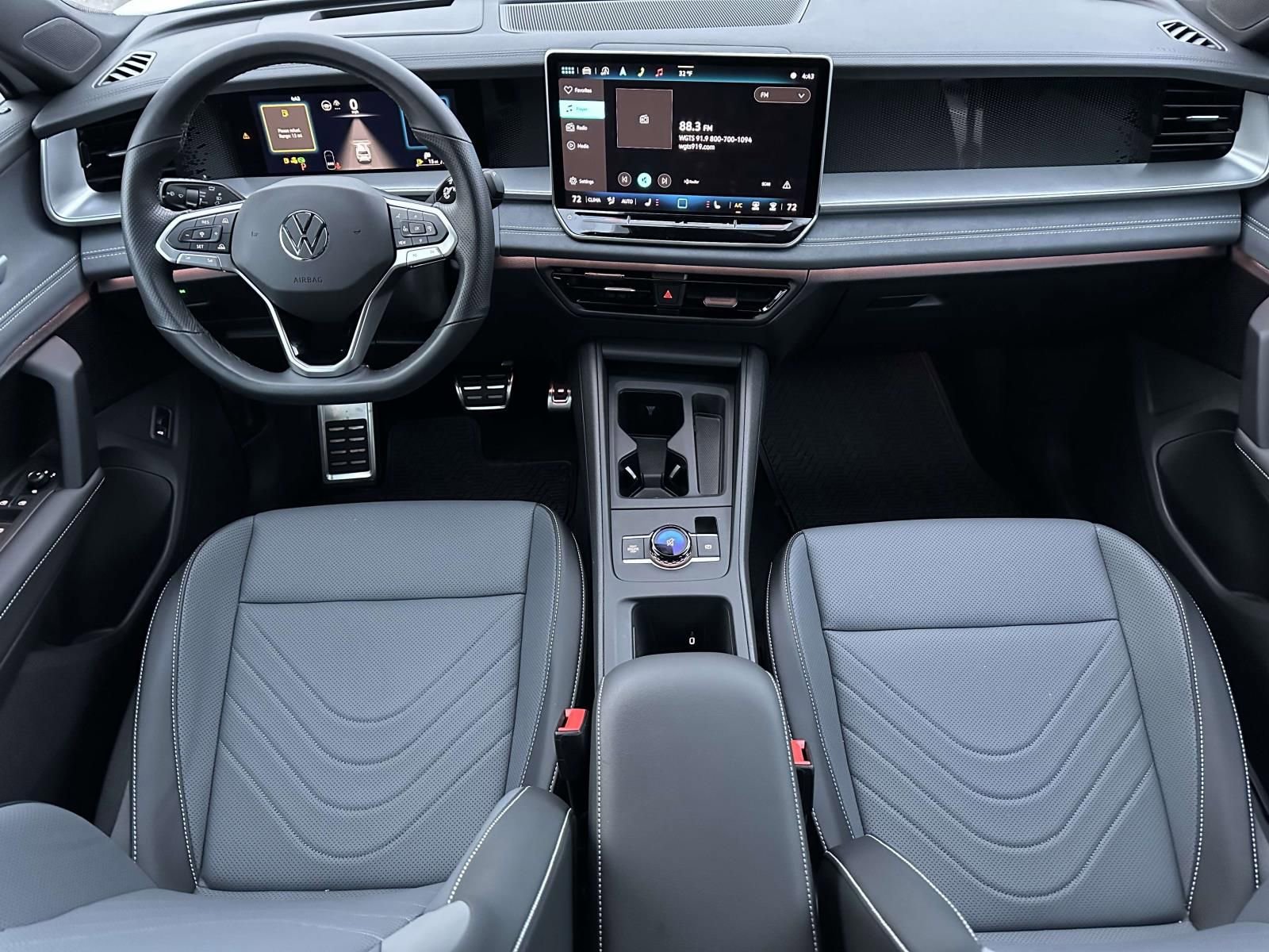 Used 2025 Volkswagen Tiguan SE R-Line image 10