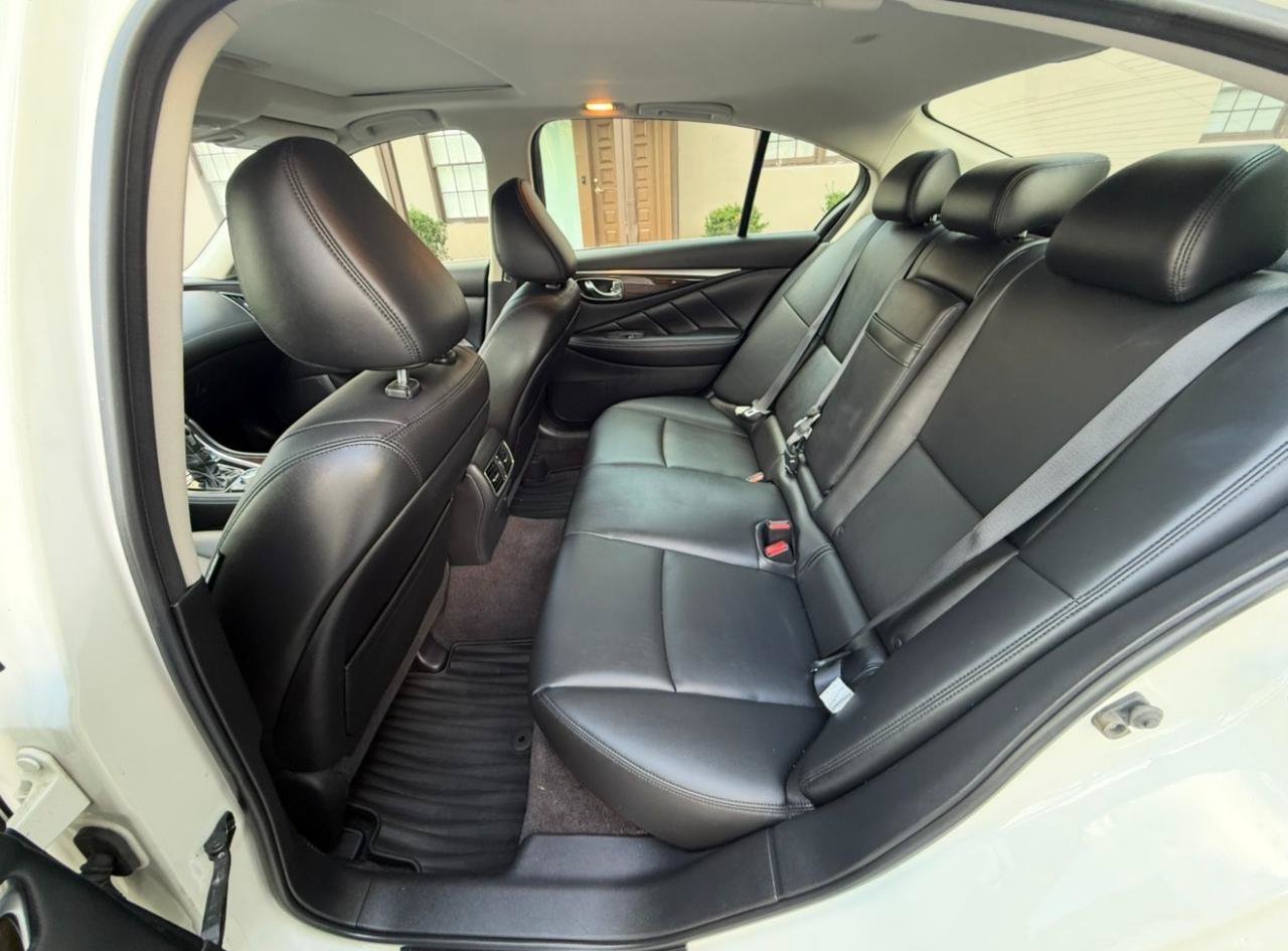 Used 2018 INFINITI Q50 Luxe w/ Essential Package (2.0T Luxe) AWD/4WD image 12