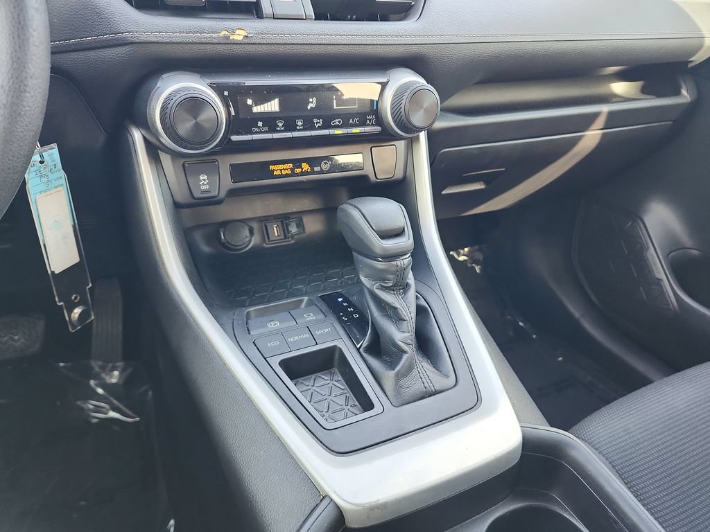 Used 2020 Toyota RAV4 LE FWD image 29