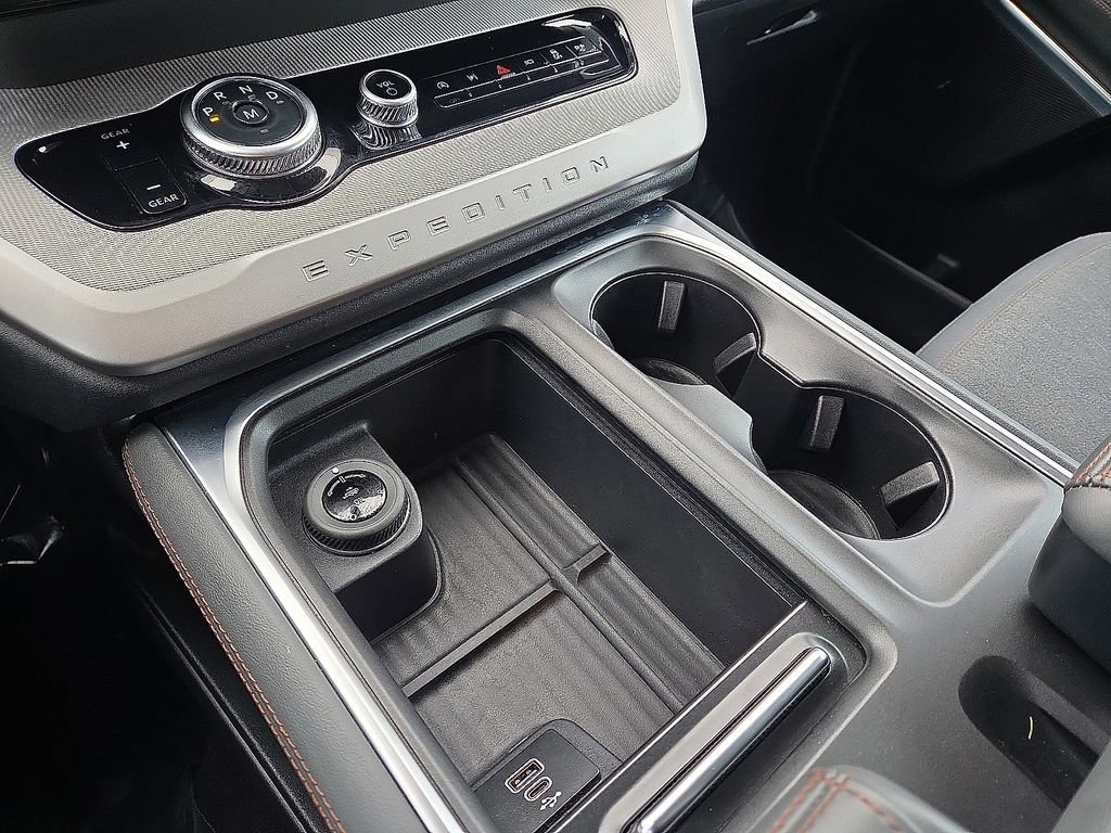 Used 2025 Ford Expedition Active image 24