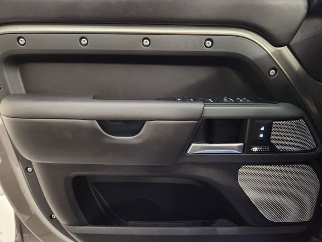 Used 2024 Land Rover Defender 130 X image 24