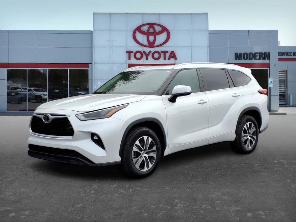 Used 2023 Toyota Highlander XLE image 1
