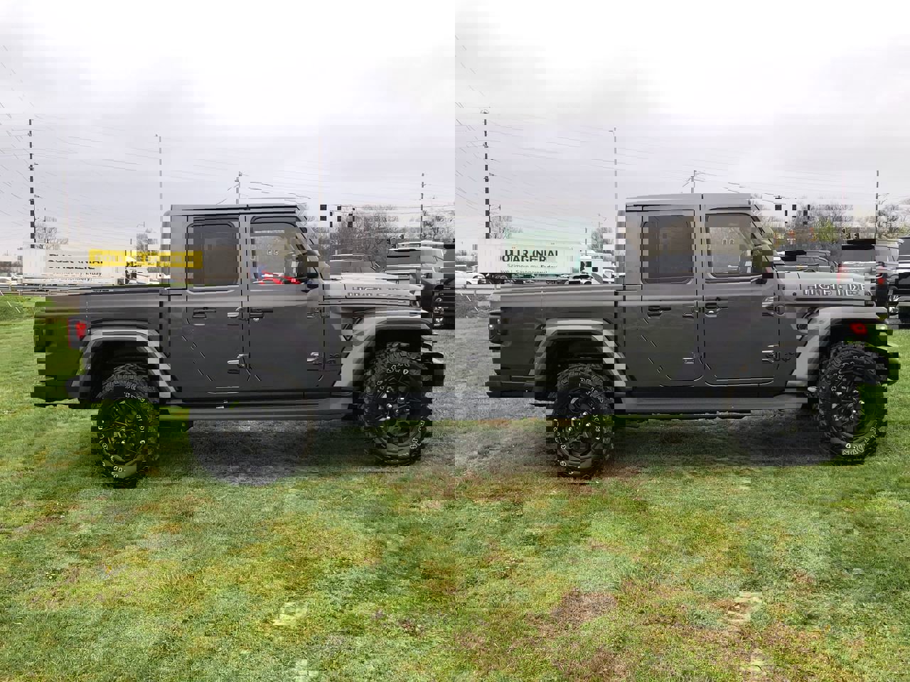 Used 2025 Jeep Gladiator Sport image 14