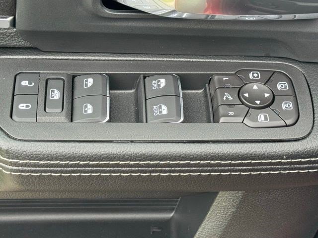 New 2026 RAM 2500 Laramie AWD/4WD image 12