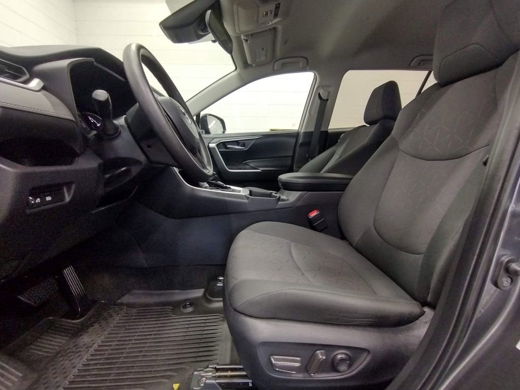 Used 2024 Toyota RAV4 XLE image 17