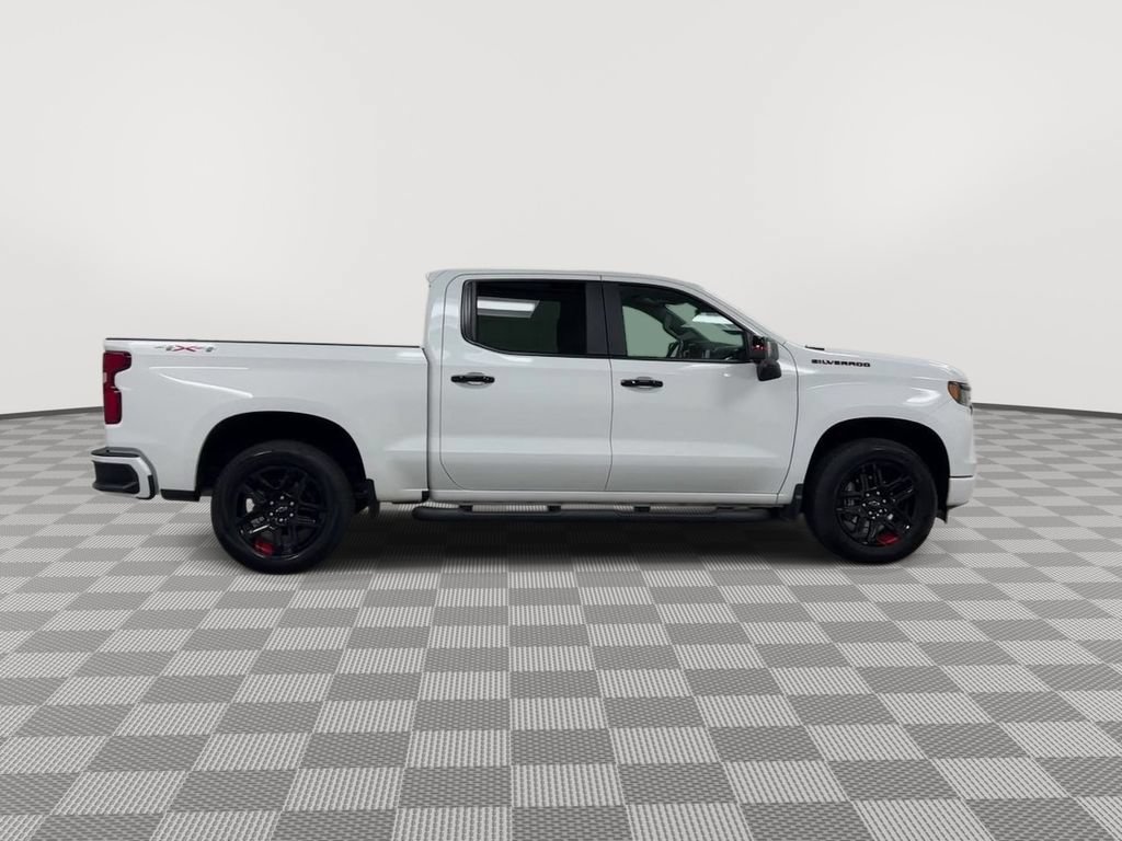 Used 2023 Chevrolet Silverado 1500 RST w/ Redline Edition AWD/4WD image 9
