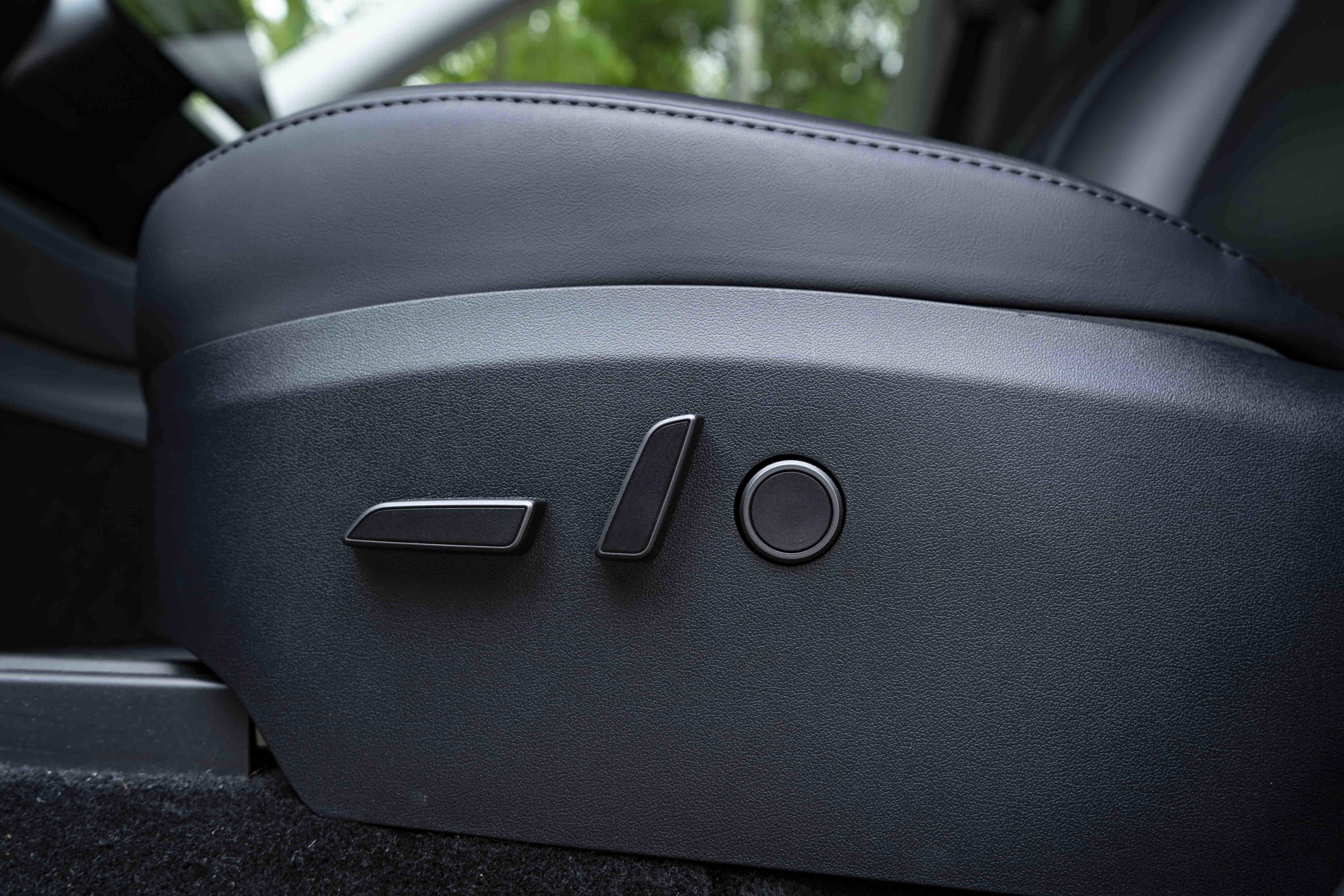 Used 2023 Tesla Model Y AWD image 36
