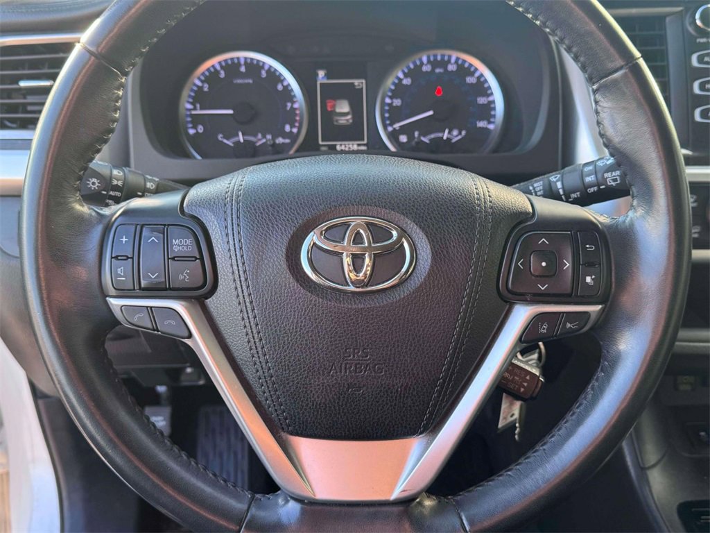 Used 2018 Toyota Highlander LE image 12