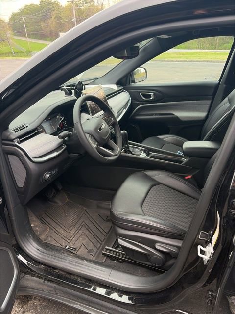 Used 2024 Jeep Compass Latitude image 13