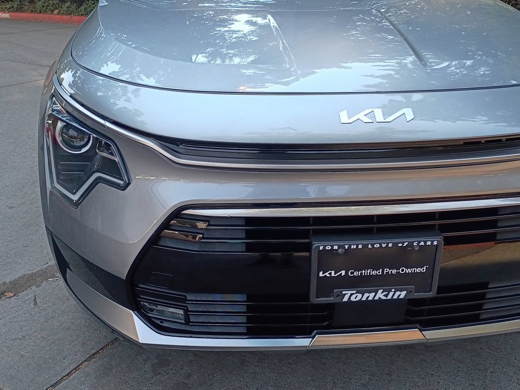 Certified 2025 Kia Niro FWD image 11