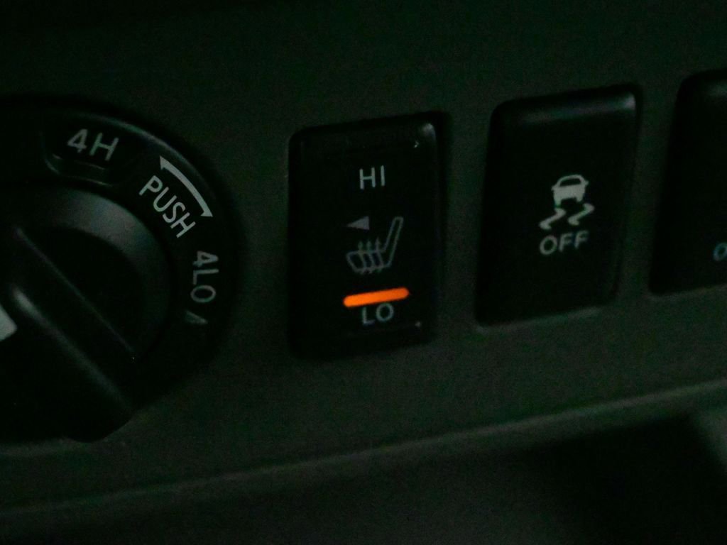 Used 2014 Nissan Frontier SL w/ SL Moonroof Package image 28