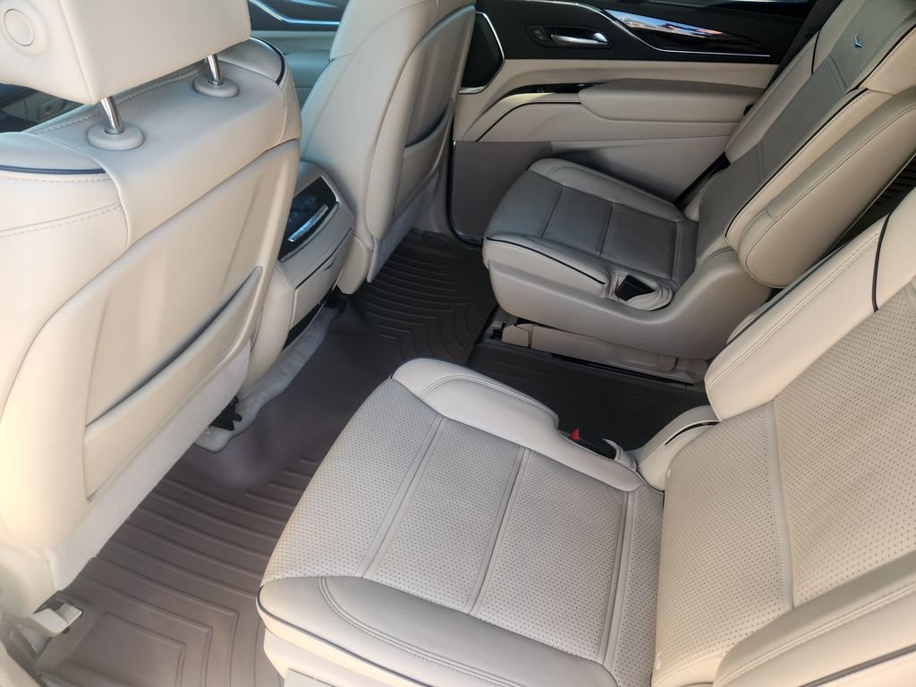 Used 2023 Cadillac Escalade Premium Luxury w/ Performance Package AWD/4WD image 10
