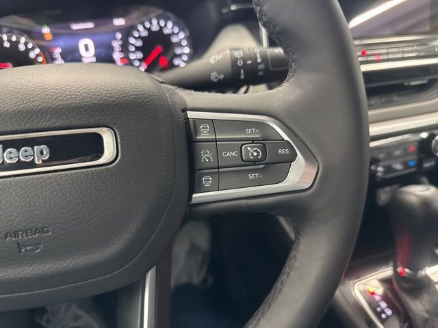 Used 2025 Jeep Compass Limited image 34