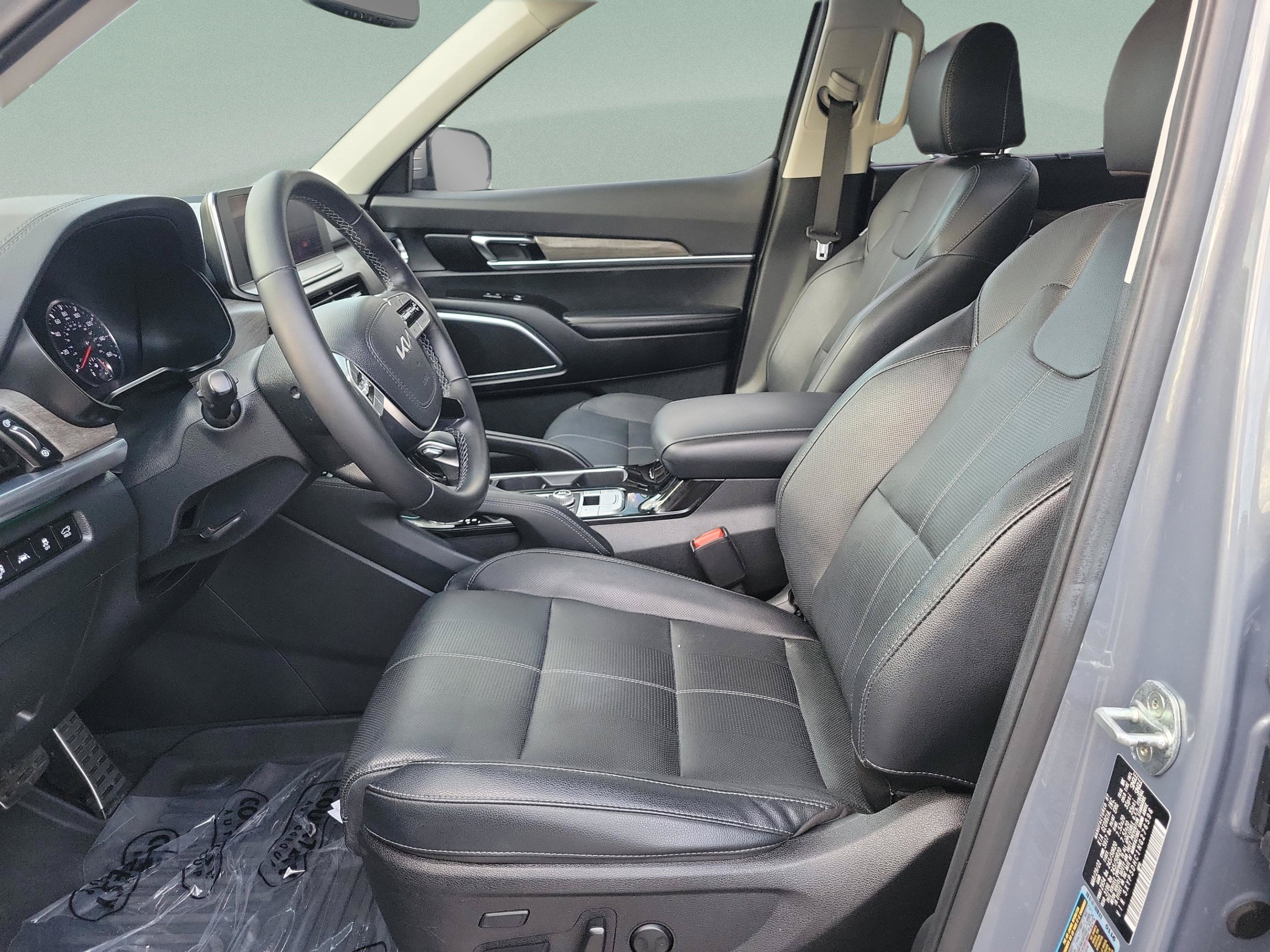 Certified 2022 Kia Telluride SX w/ Nightfall Edition Package AWD/4WD image 17