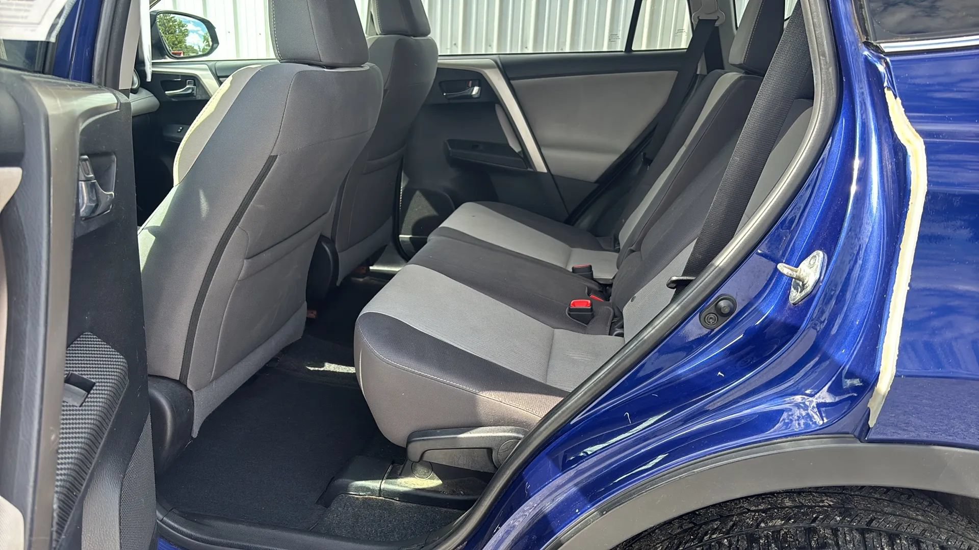 Used 2015 Toyota RAV4 XLE AWD/4WD image 17