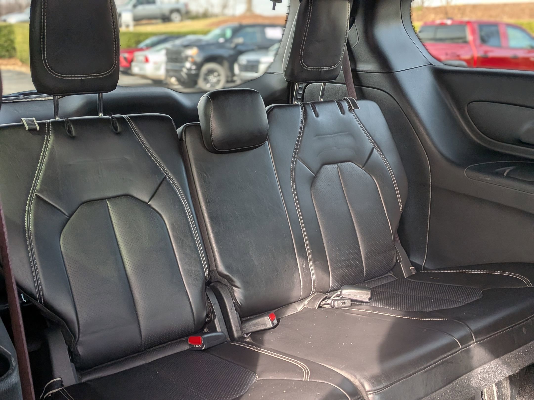 Used 2025 Chrysler Pacifica Select image 34