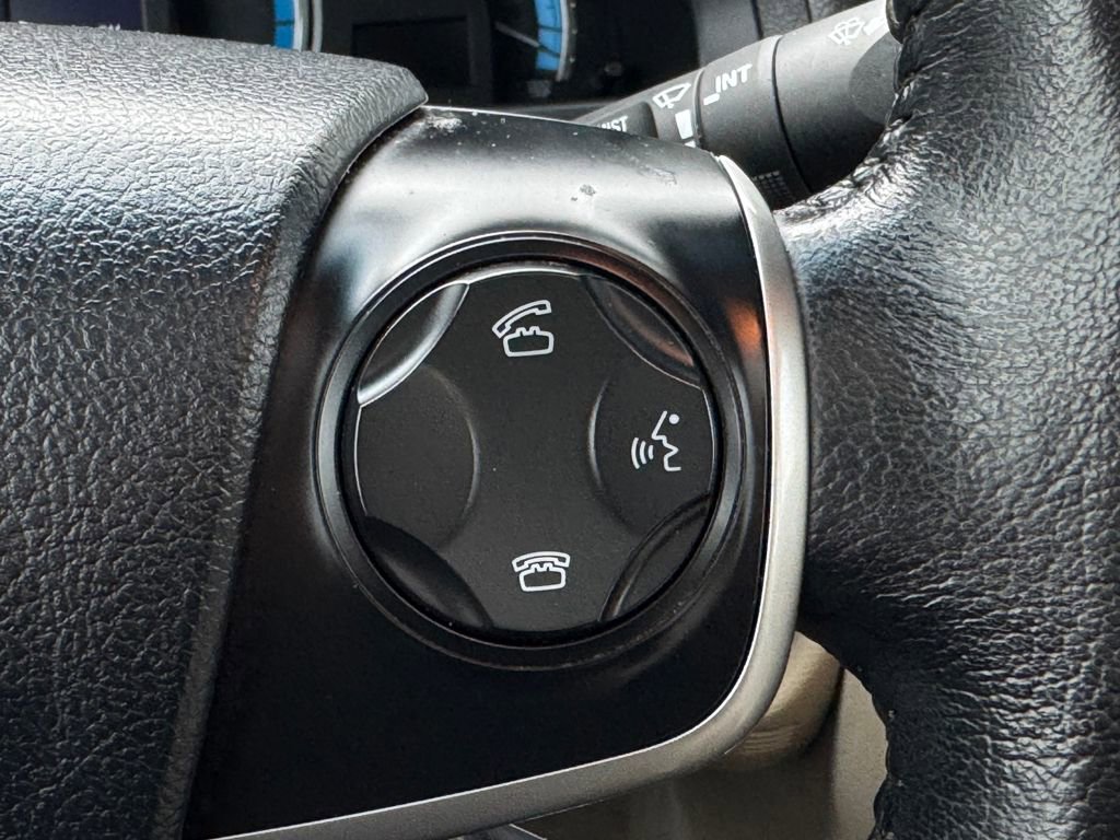 Used 2013 Toyota Camry XLE w/ Leather Pkg image 30