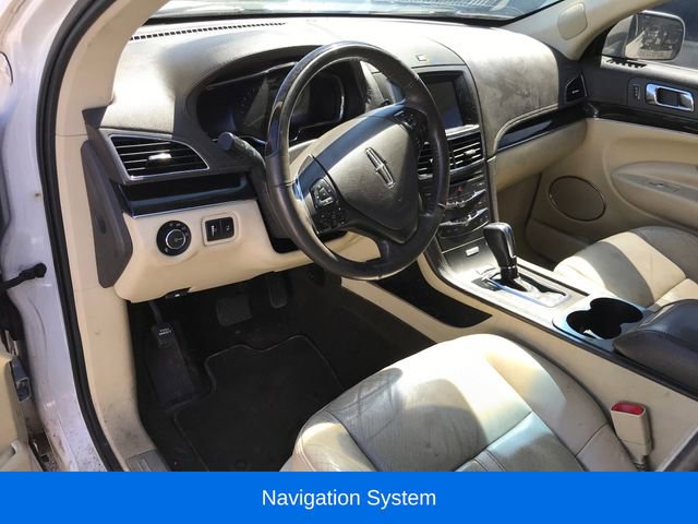 Used 2019 Lincoln MKT AWD image 4