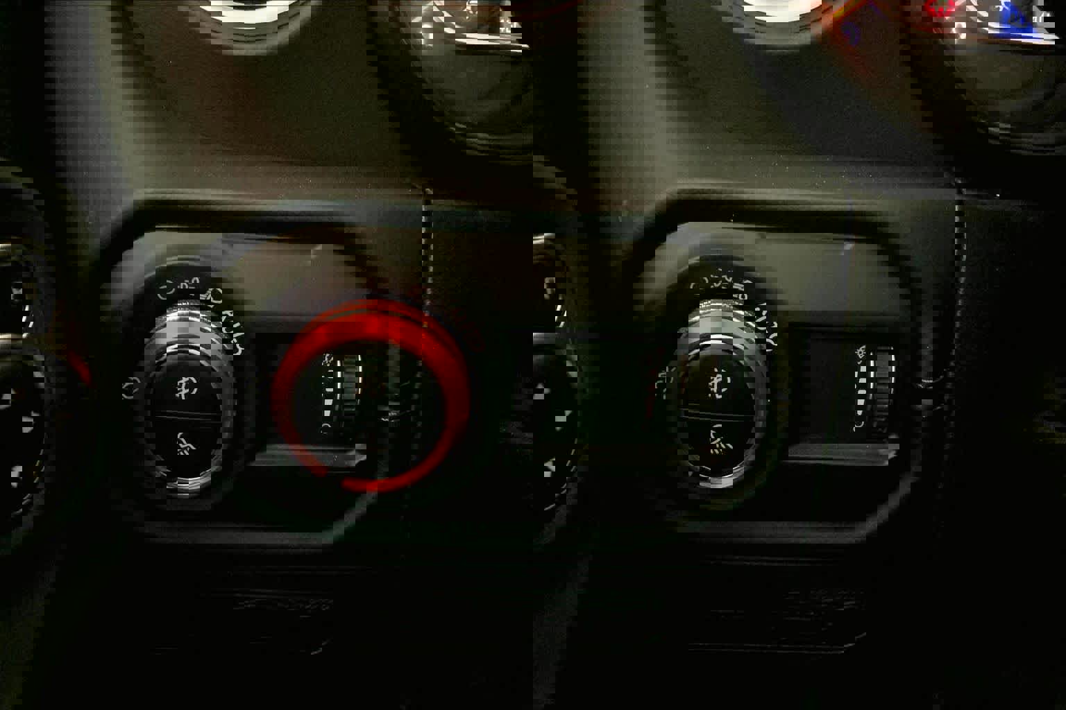 Used 2025 Jeep Gladiator Sport w/ Premium Package image 33