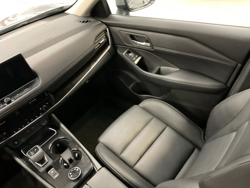 Used 2024 Nissan Rogue SL image 17