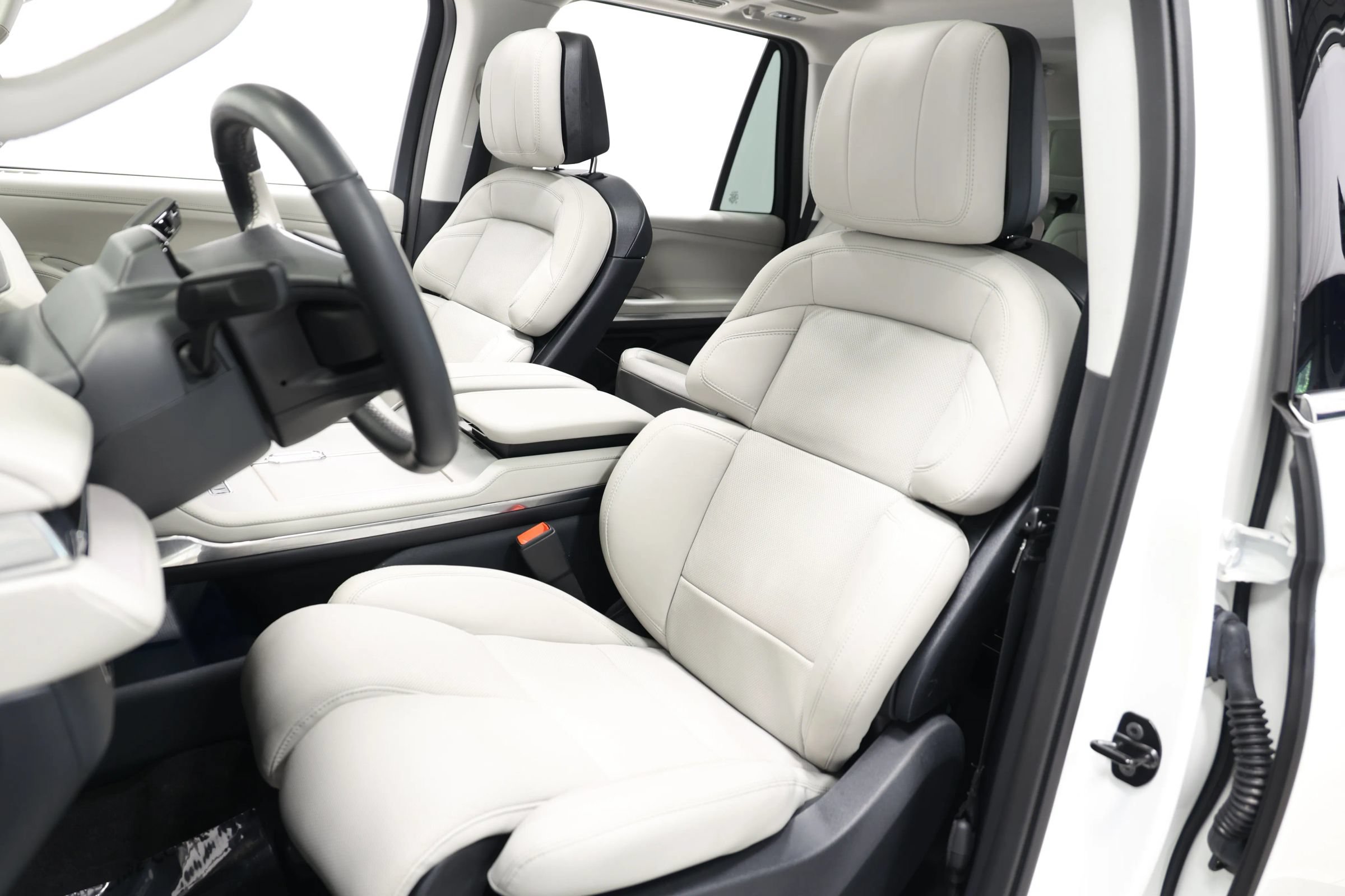 Used 2025 Lincoln Navigator Reserve AWD/4WD image 17