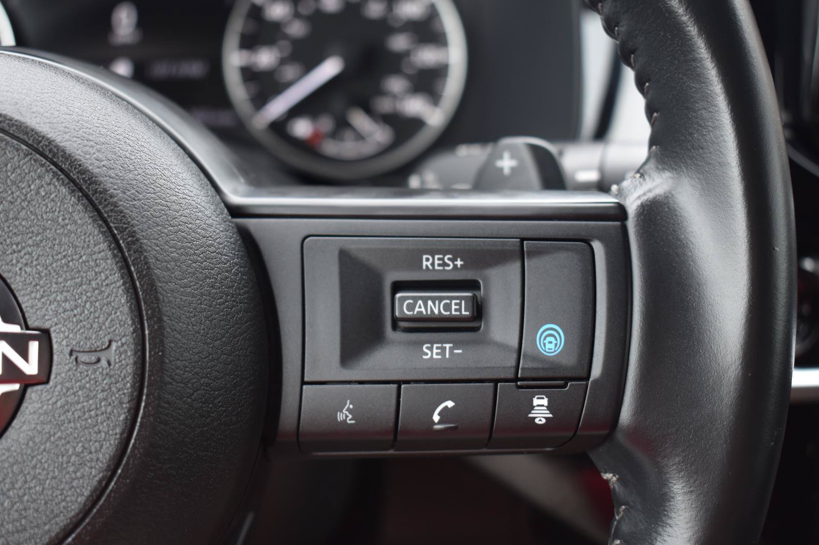 Used 2024 Nissan Pathfinder SV FWD image 36