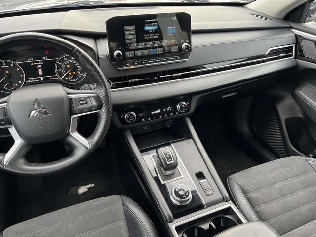 Used 2024 Mitsubishi Outlander SE image 13