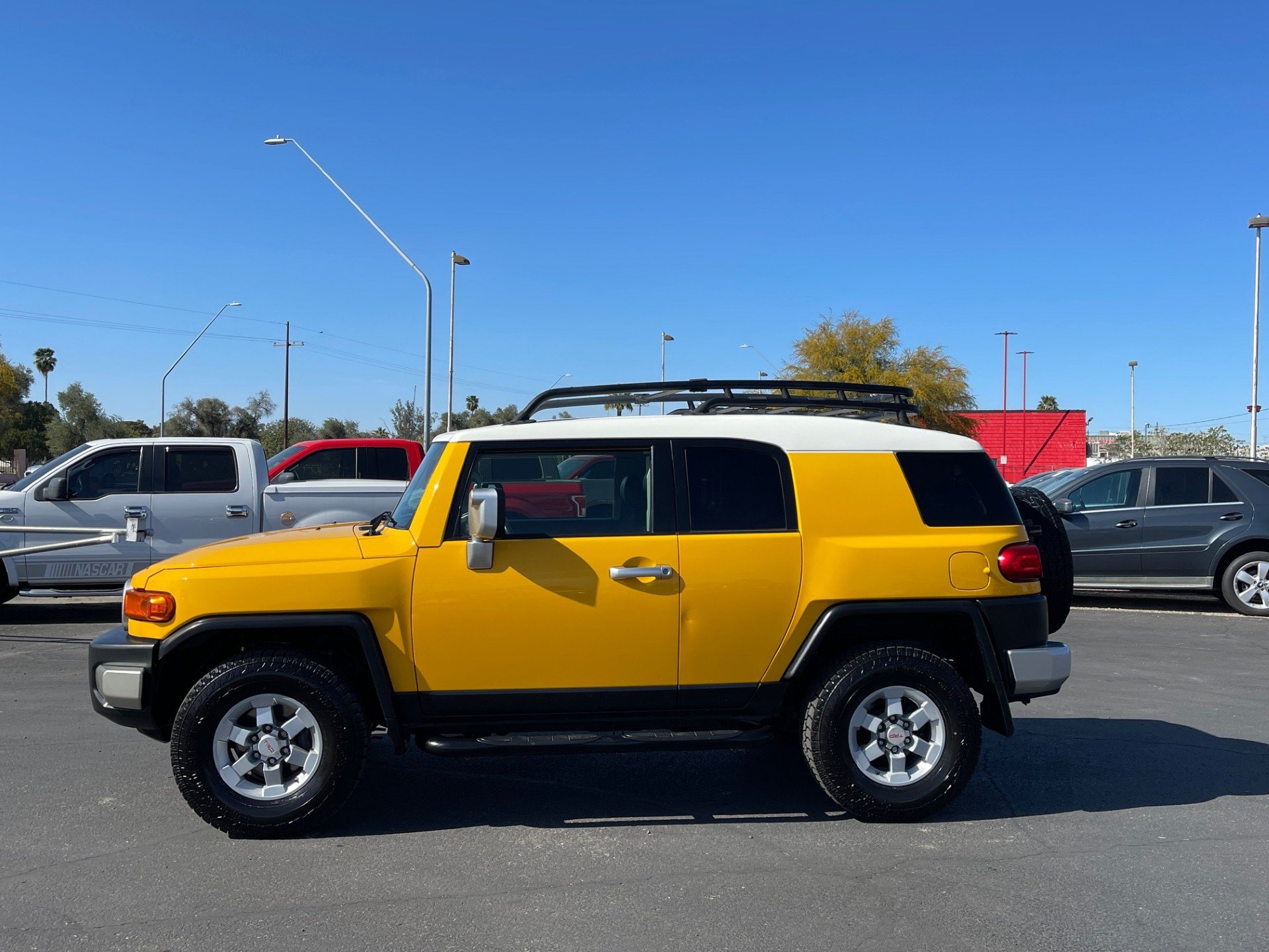 Used 2008 Toyota FJ Cruiser 4WD w/ Upgrade Pkg 1 image 2