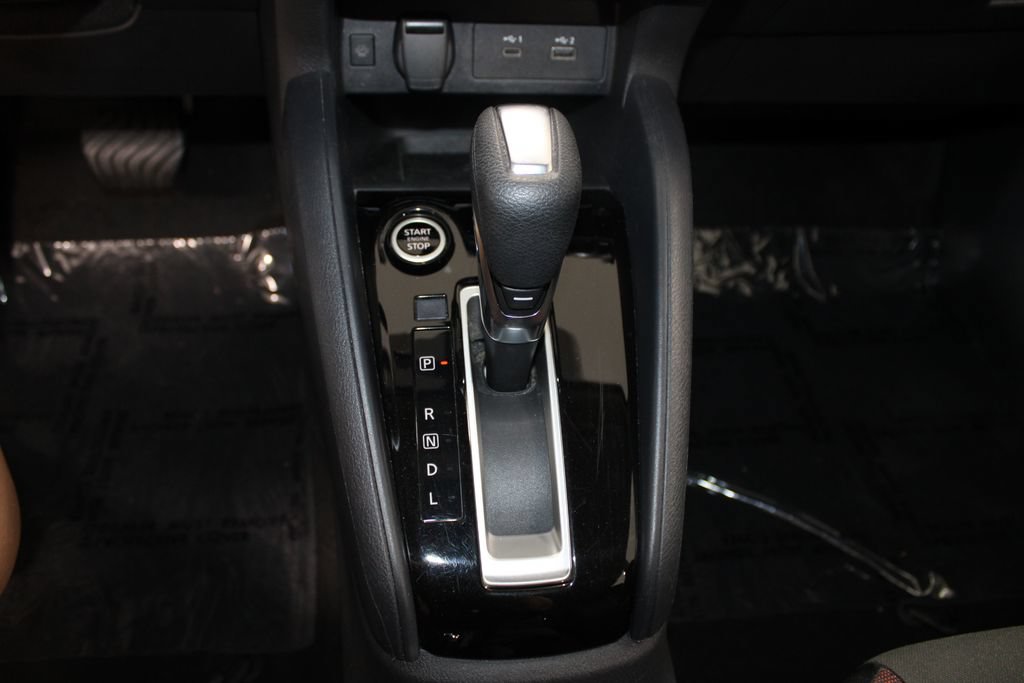 Used 2024 Nissan Versa SR FWD image 38