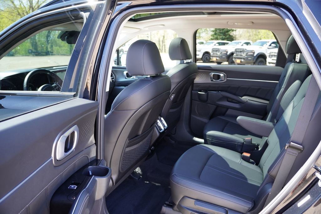 Certified 2023 Kia Sorento SX AWD/4WD image 16