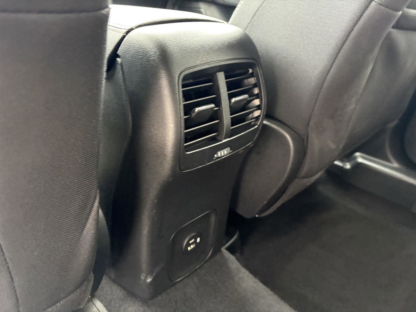 Used 2020 Ford Escape SE image 18