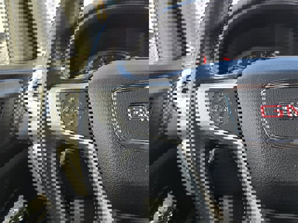 Used 2017 GMC Acadia SLT image 16