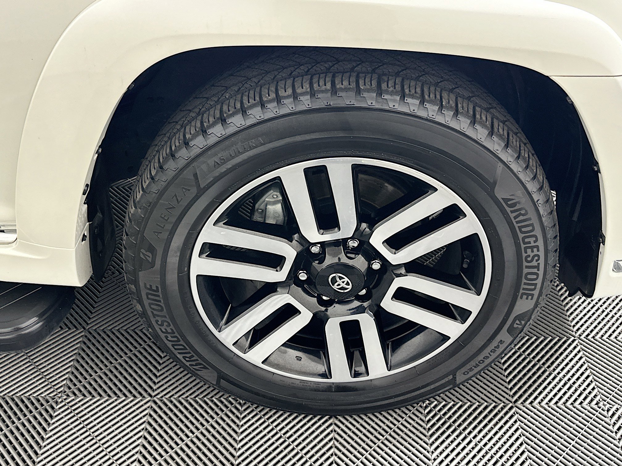 Used 2023 Toyota 4Runner Limited image 11