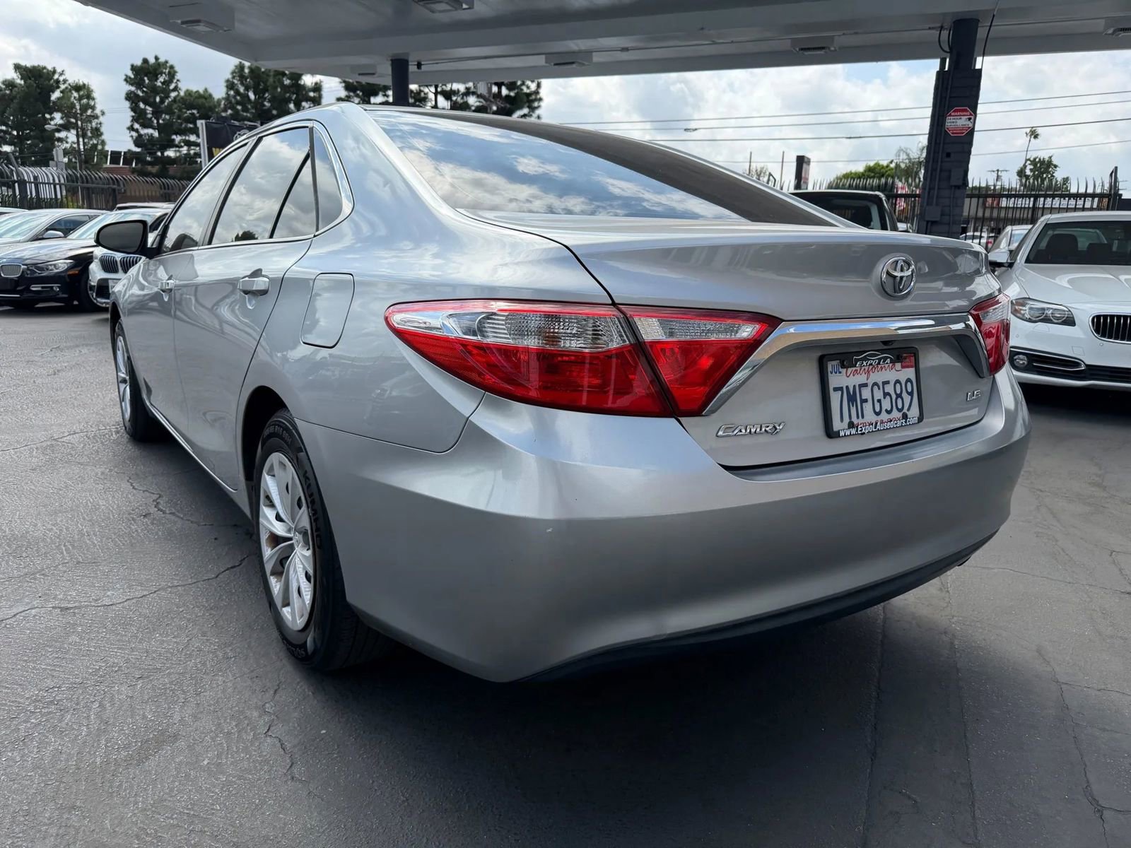 Used 2015 Toyota Camry LE FWD image 15