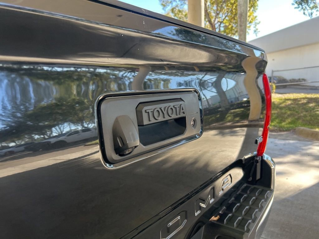 Used 2017 Toyota Tacoma SR5 w/ Tow Package image 18