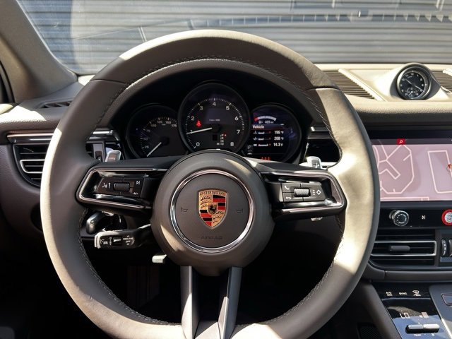 Certified 2025 Porsche Macan image 20