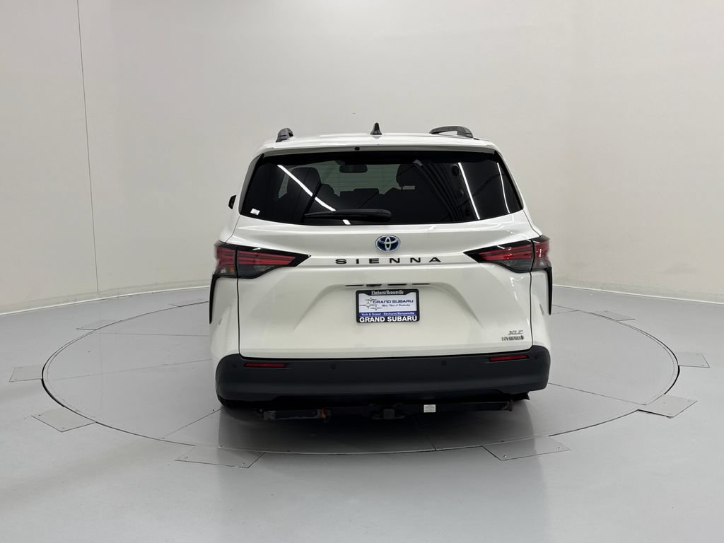 Used 2021 Toyota Sienna XLE w/ XLE Plus Package FWD image 4