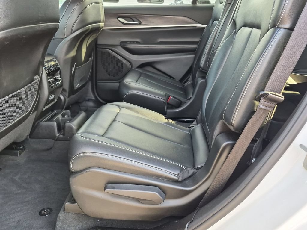 Used 2023 Jeep Grand Cherokee L Limited AWD/4WD image 28