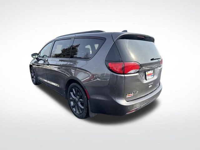 Used 2018 Chrysler Pacifica Touring-L w/ Premium Audio Group image 3