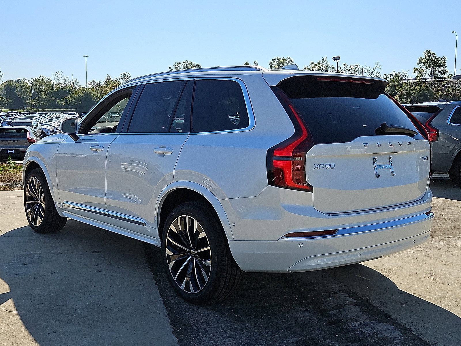 New 2026 Volvo XC90 B6 Plus w/ Protection Package Premier image 4