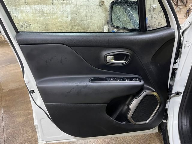 Used 2022 Jeep Renegade Latitude w/ Convenience Group AWD/4WD image 13