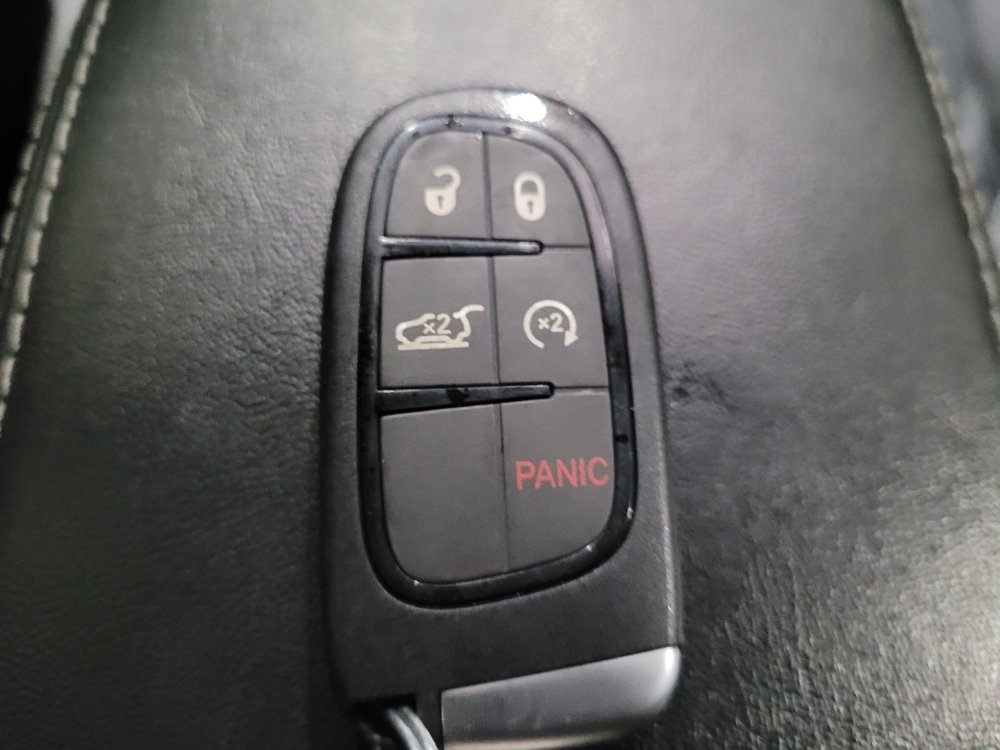 Used 2019 Jeep Cherokee Limited w/ Technology Group AWD/4WD image 32