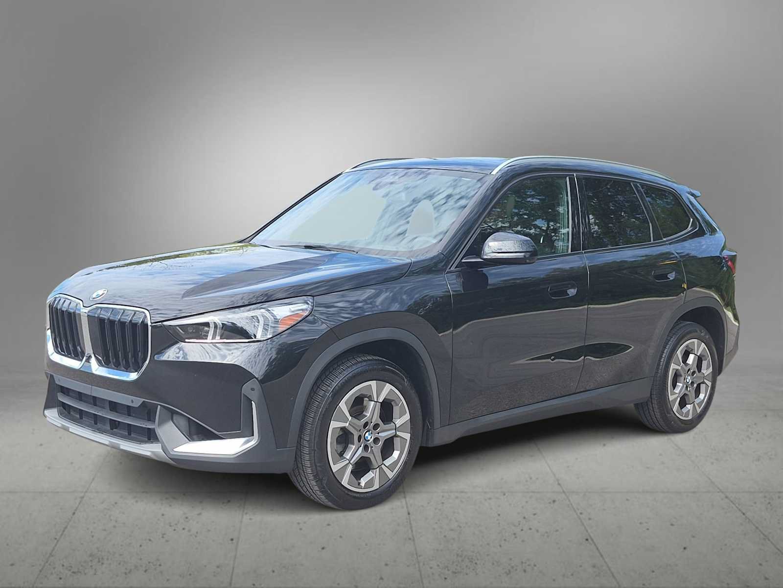 Used 2023 BMW X1 xDrive28i w/ Premium Package AWD/4WD image 4