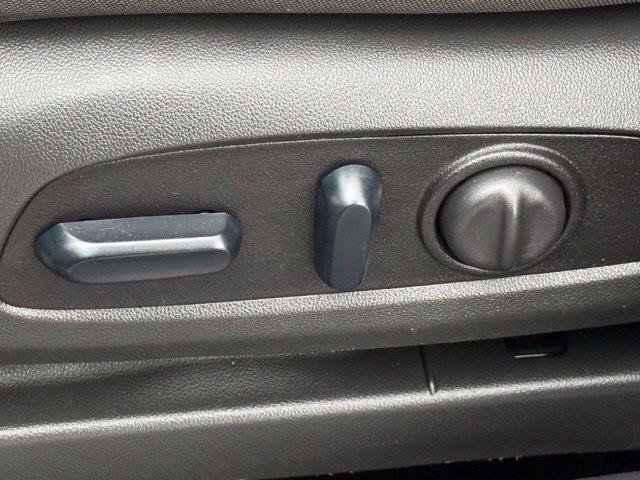 Used 2025 Chevrolet TrailBlazer LT w/ Convenience Package FWD image 11