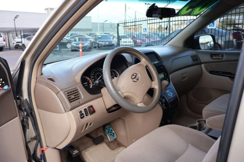 Used 2005 Toyota Sienna LE image 13
