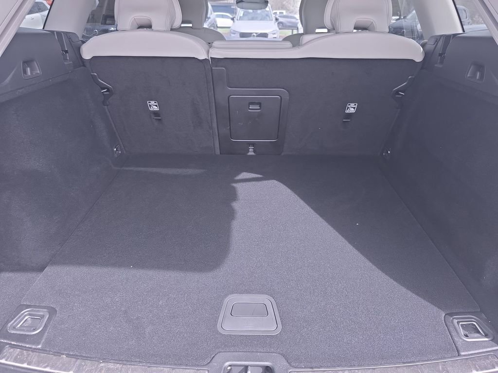 Used 2023 Volvo XC60 B5 Core image 14