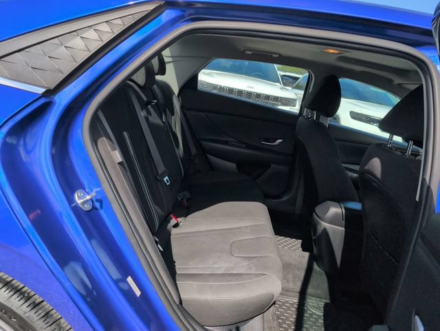 Used 2025 Hyundai Elantra SEL FWD image 30